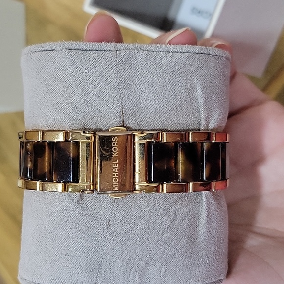 Michael Kors Watch - Picture 3 of 4